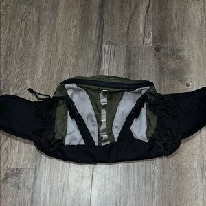 Eddie Bauer Green and Black Hiking Waist Belt Bag Fanny Pack Gorpcore Outdoor